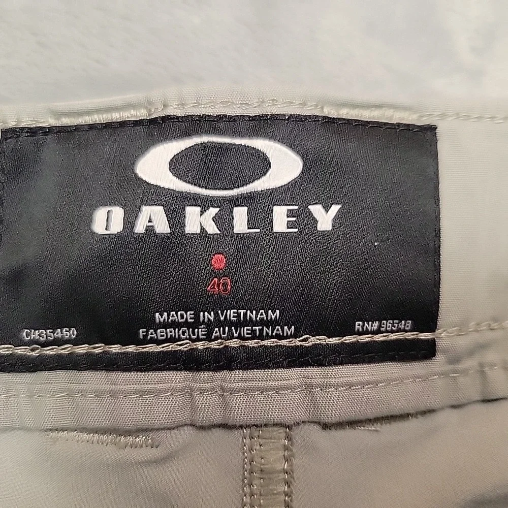 Oakley Shorts Mens 40 Beige Flat Front Performance Golf Hybrid Stretch Outdoors